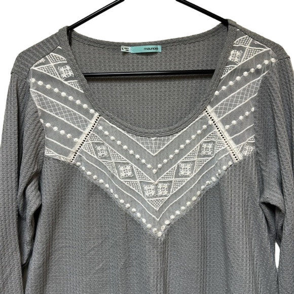 Maurice’s long sleeve with small lace overlay - Picture 2 of 2
